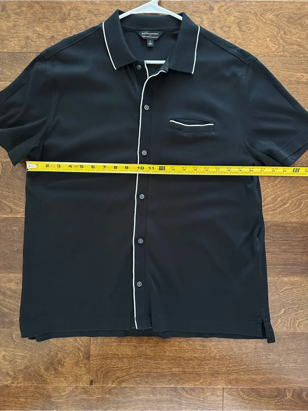 Banana Republic Men’s Luxe Touch Performance Black Short-Sleeve Button-Up Polo